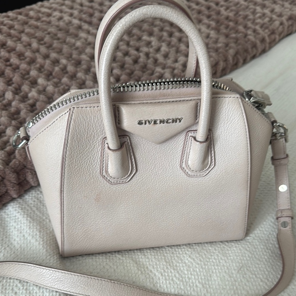 Givenchy Light Pink Leather Antigona Handbag (Small)
